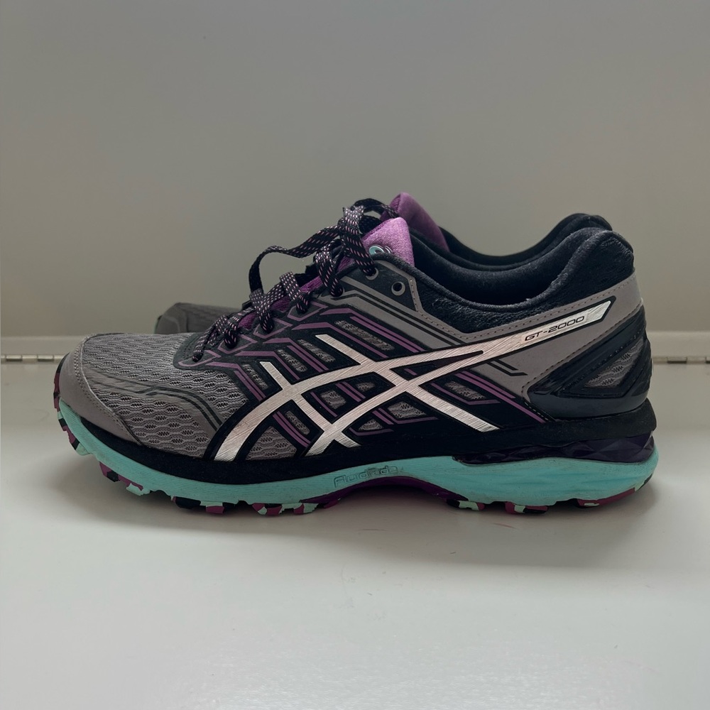 Used Asics Trail Running sneakers GT-2000 5 FLUIDRIDE
